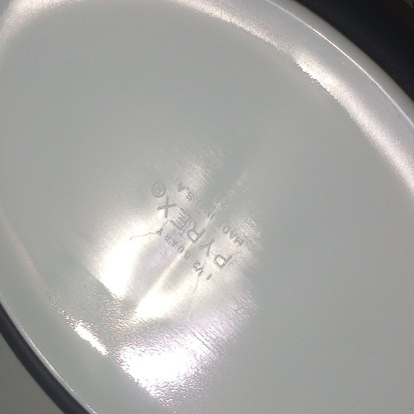 PYREX Cinderella ❄️Snowflake ❄️ Oval Divided Casserole Dish with Lid - Picture 10 of 16
